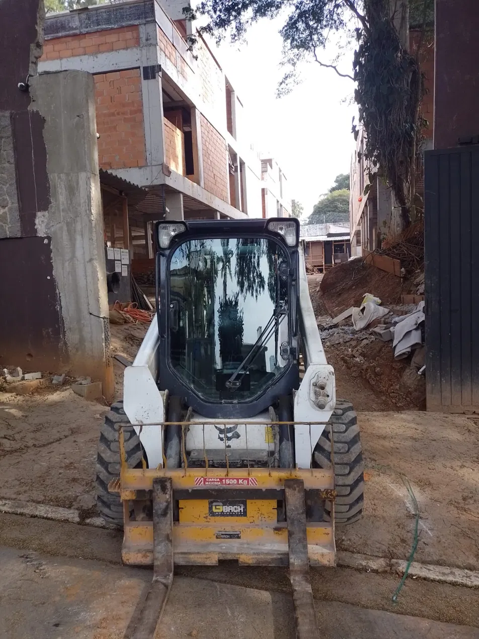 Garfo paleteiro 1500 kg — carga e descarga